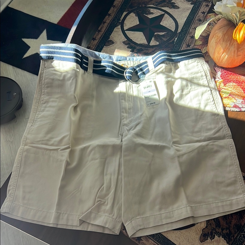 Club Room Men's Tan Cargo Shorts with Striped Belt